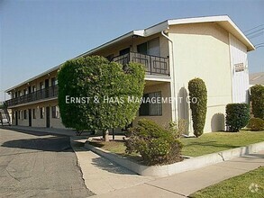 Building Photo - Great 1 Bedroom Apartment with Parking Space!