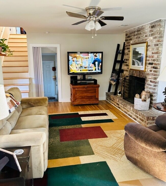 Building Photo - Great Location - Three Bedroom - Two and a half Bath Home