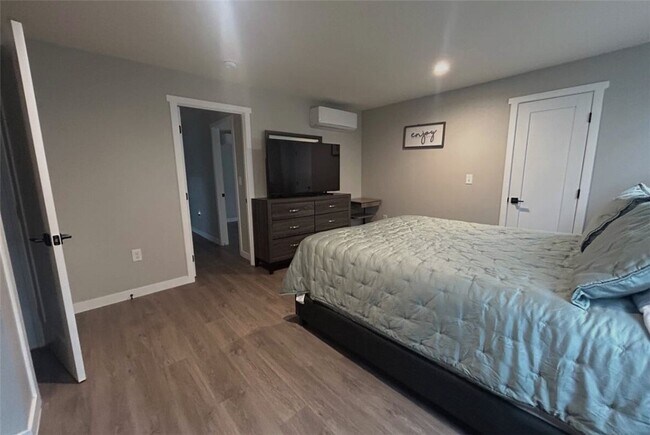 Building Photo - 181 N Waverly St