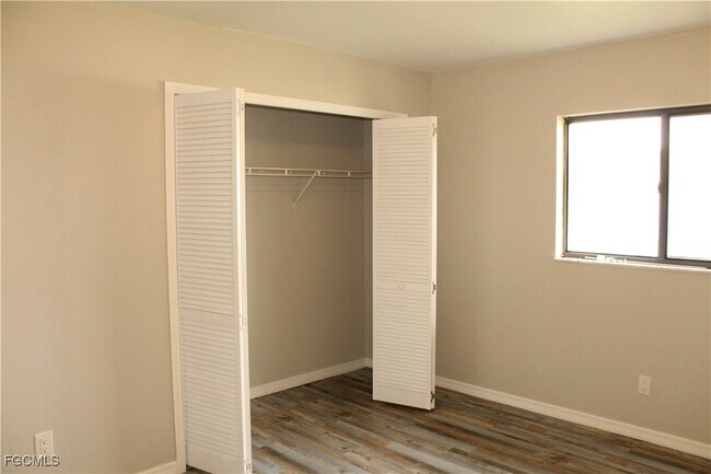 Building Photo - 630 SE 13th Ct