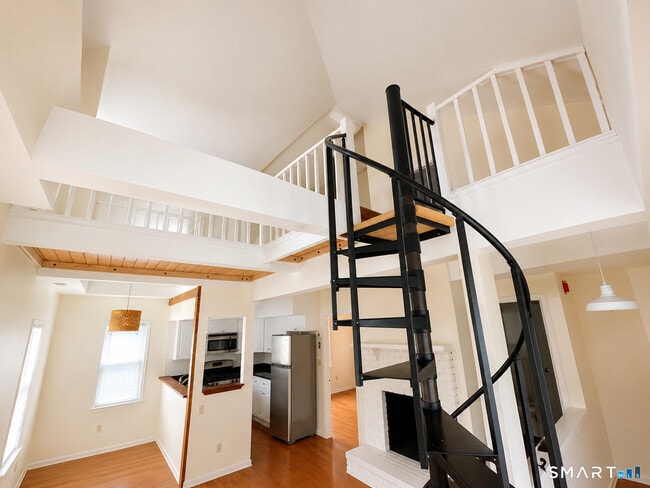 Building Photo - 10 Haviland St