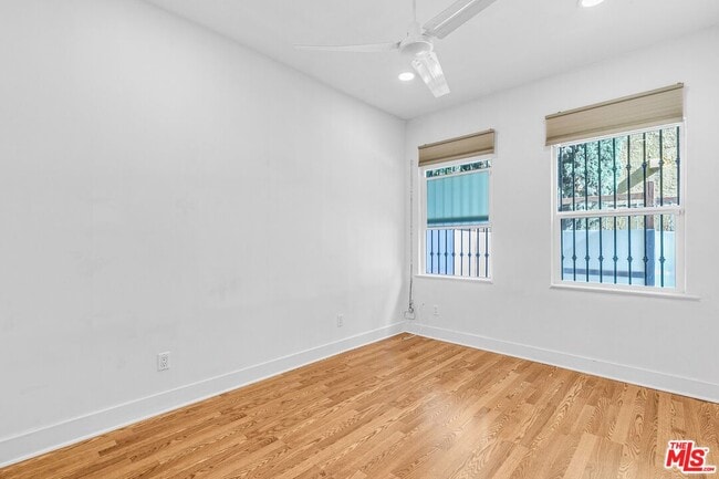 Building Photo - 246 Columbia Pl