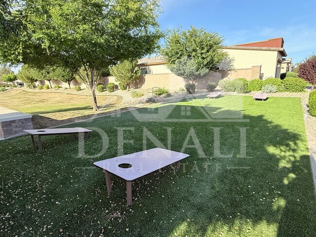 Building Photo - 1153 E Nolan Pl