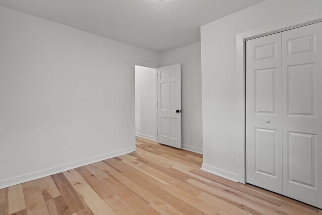 Building Photo - Modern Charm in Desirable East Ridge Neighborhood