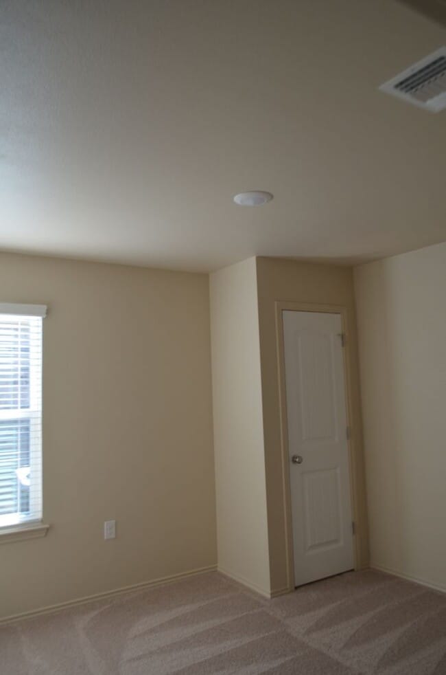 Building Photo - 1713 Clovis Dr