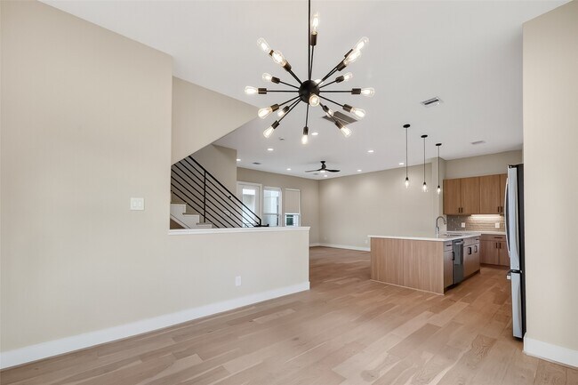 Building Photo - 2511 N MacGregor Way