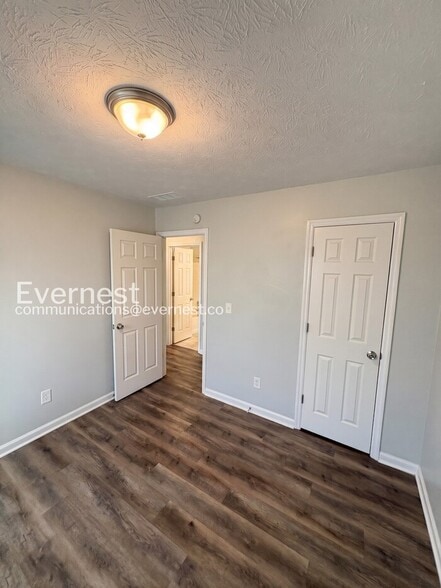 Building Photo - 206 Dove Pl