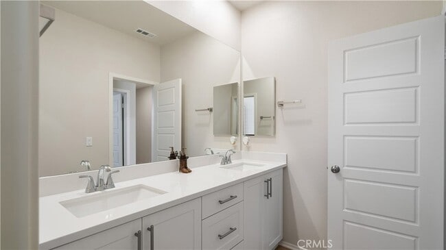 Building Photo - 13925 Mesa View Dr