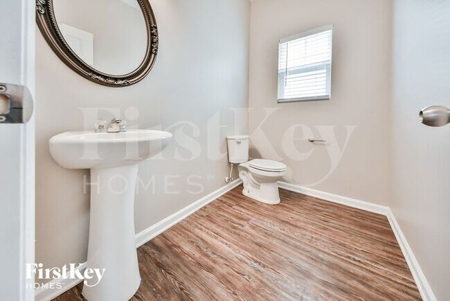 Building Photo - 7496 Northgate Dr