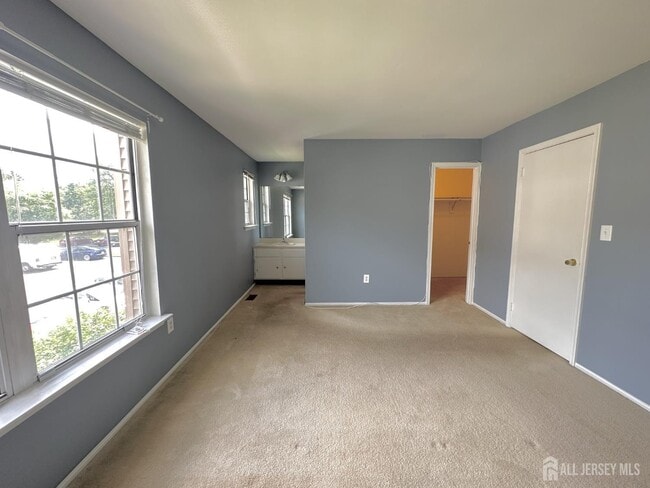 Building Photo - 17 Canterbury Cir