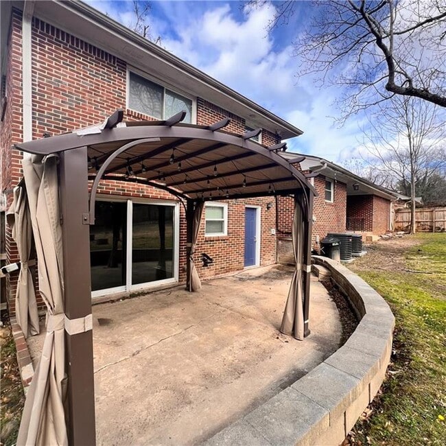 Building Photo - 3467 Pheasant Ct