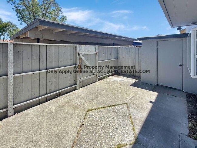 Building Photo - 4163 Rainbow Terrace
