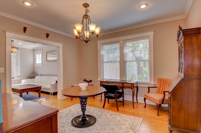 Building Photo - Beautiful Older home renovated for todays ...