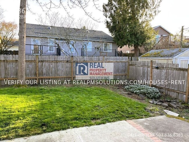 Building Photo - 10936 SE Henderson Dr