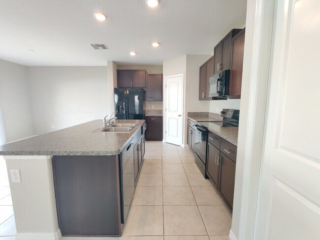 Building Photo - 7127 Samuel Ivy Dr