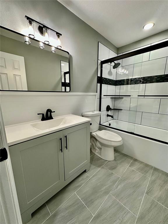 Building Photo - 460 Base Ave E