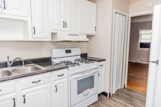 Building Photo - ONE MONTH FREE-Sign by 2/28/2026: Walk to Carytown & the Fan