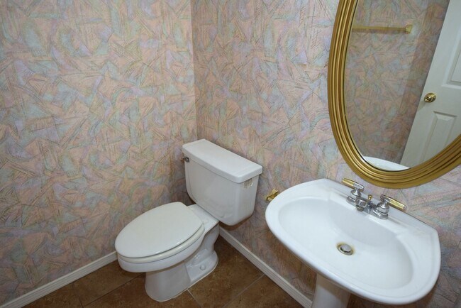 Building Photo - 3 Bedroom, 2 bath, 2 living areas, La Cueva area