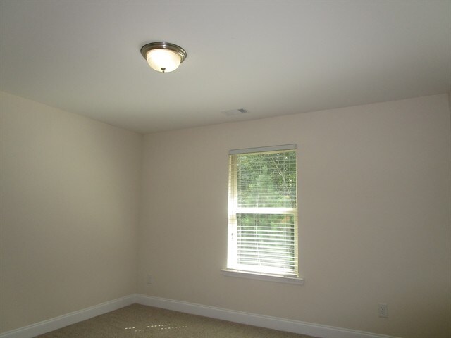 Building Photo - 2400 Freemont St