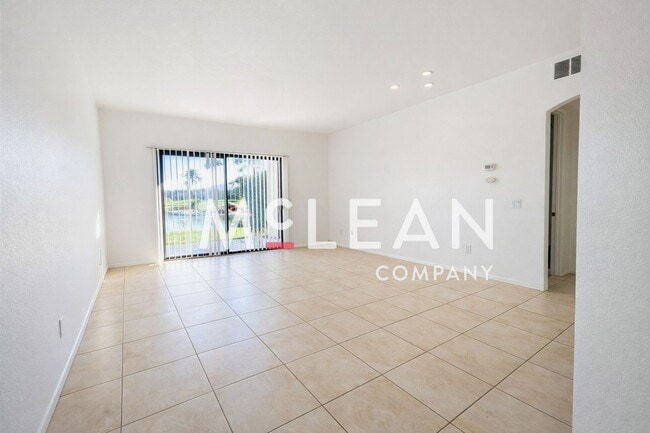 Building Photo - Beautiful Dual Primary Suite 2-Bedroom Condo in the Desert Princess Community