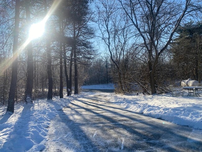 Building Photo - 5015 N Territorial Rd