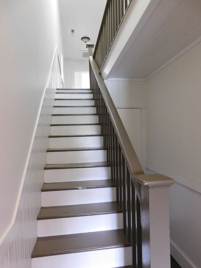 Building Photo - 611 Johnson St