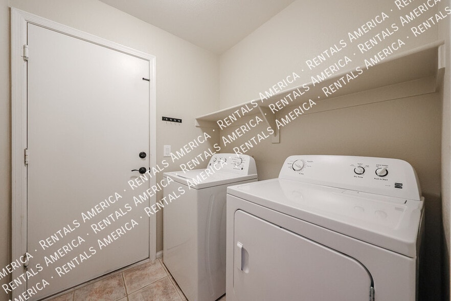Building Photo - 42635 Colby Dr