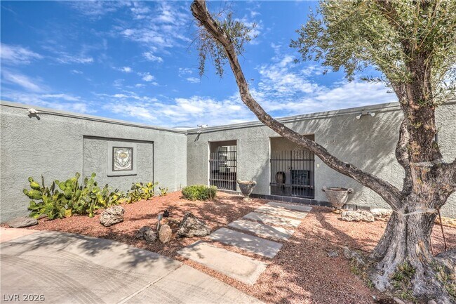 Building Photo - 1926 Papago Ln