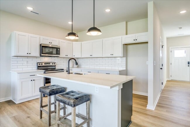 Building Photo - Pineway Tracy Plan
