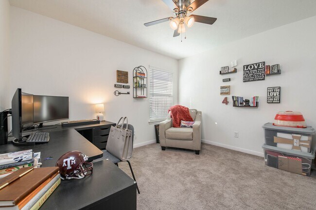 Building Photo - FEB 2026! Beautiful 3/2 Home w/ Huge Backyard in Edgewater!