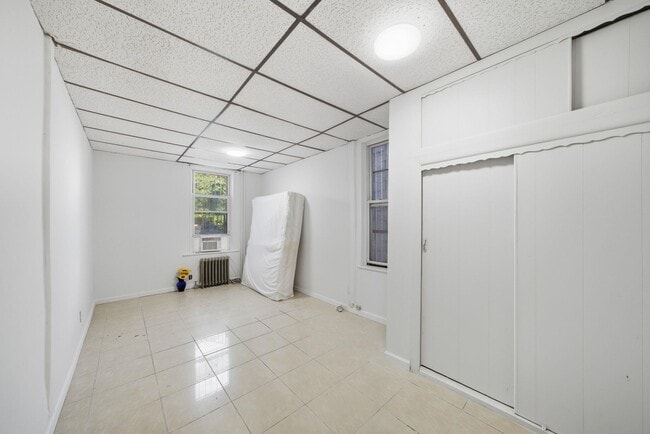 Building Photo - 222 47th St