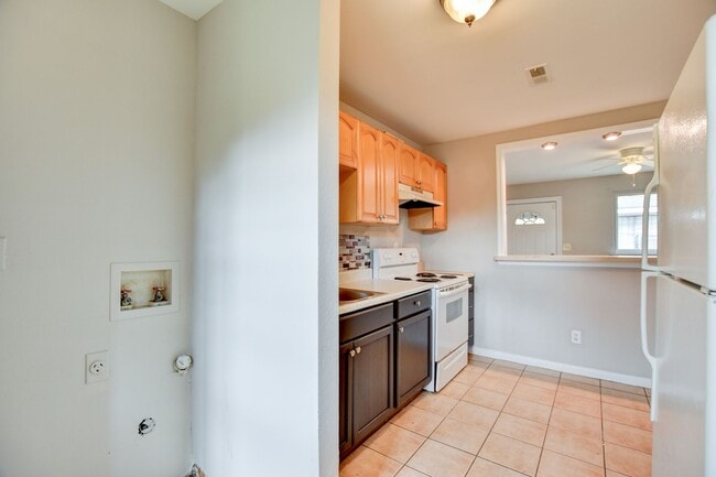 Building Photo - 511 Stafford St