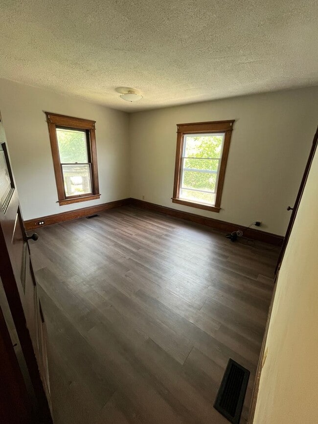 Building Photo - 549 Pine St