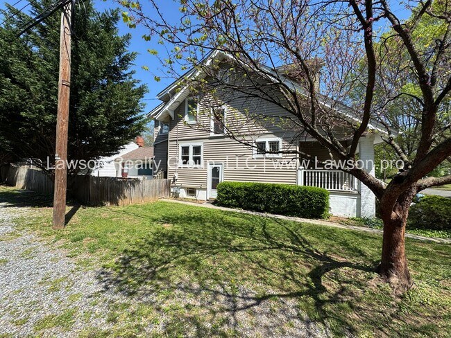 Building Photo - Large Raleigh Court Home on a Corner Lot