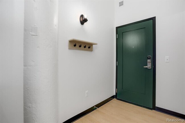 Building Photo - 411 Piquette Ave