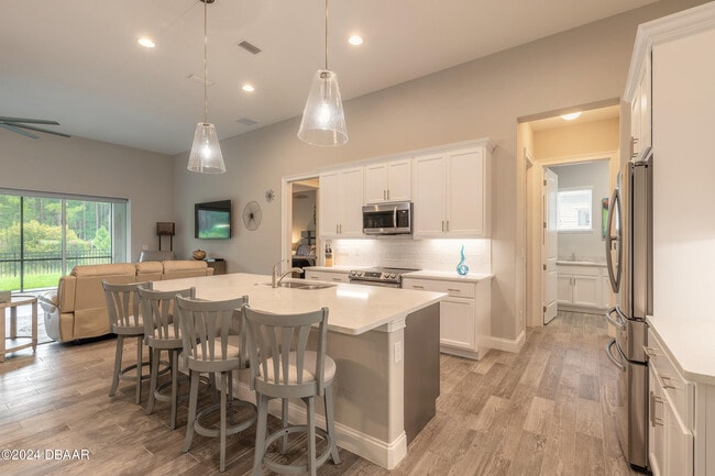 Building Photo - 205 Cyan Ave