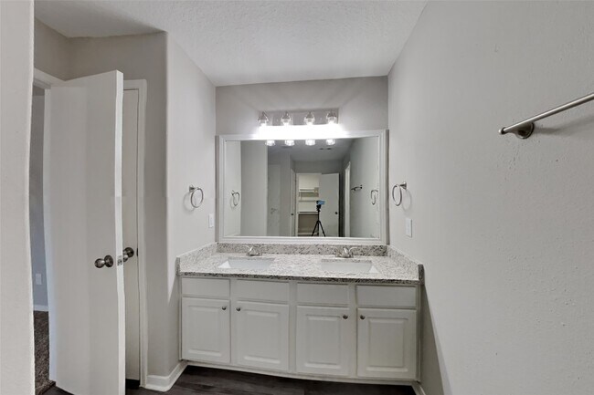 Building Photo - 19415 Juniper Vale Cir