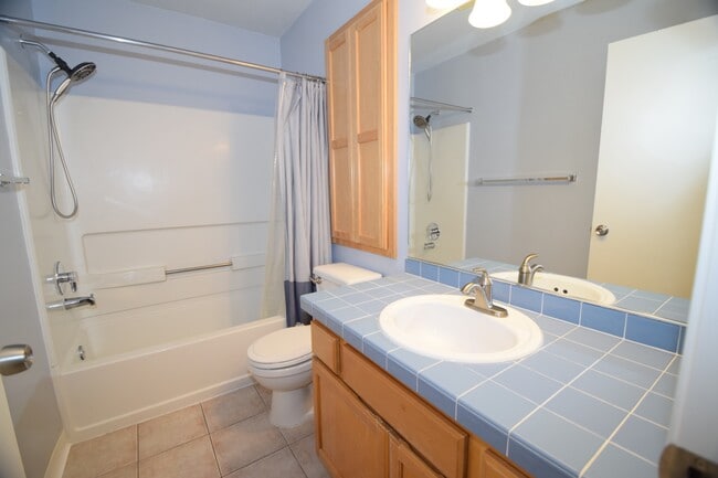 Building Photo - 232 NE 76th Ave