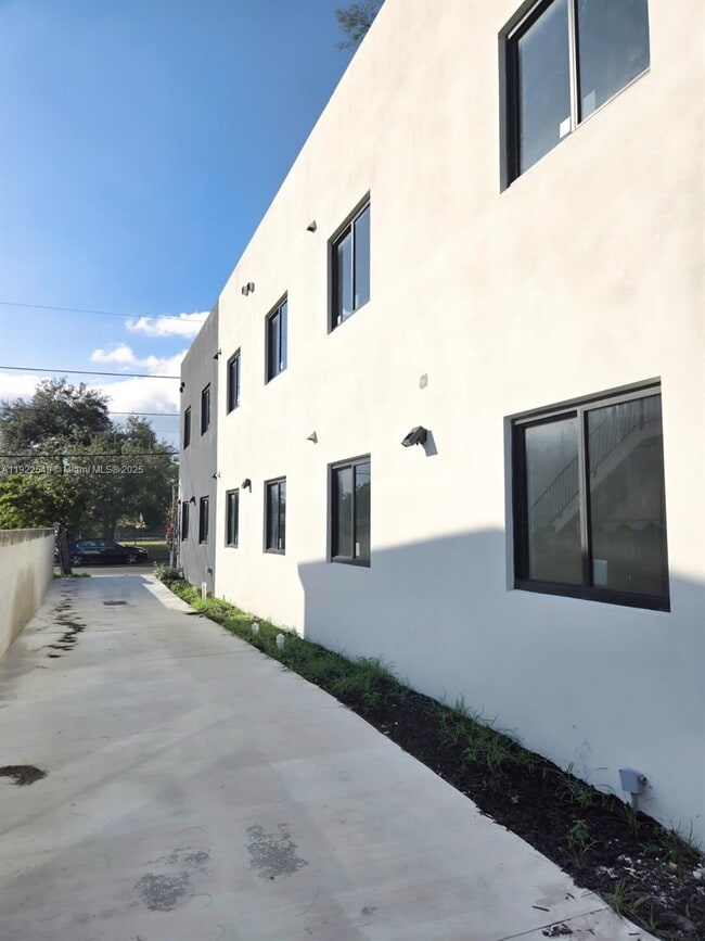 Building Photo - 753 NW 30th St