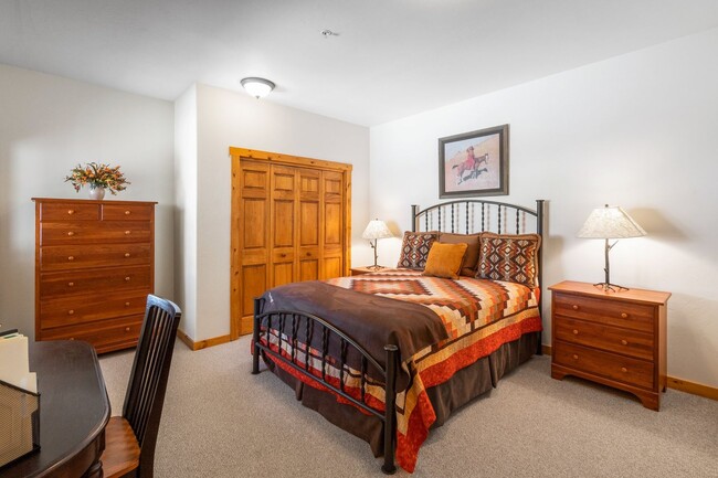 Building Photo - 4 Bed, 4 Bath Condo in The Big Sky Meadow with Garage!