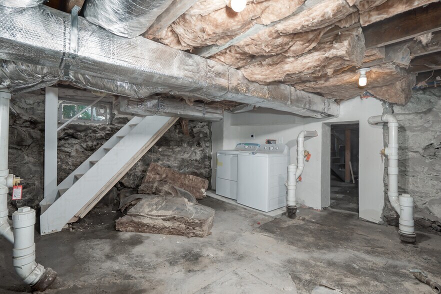 Building Photo - 92 Clinton Place Unit #2