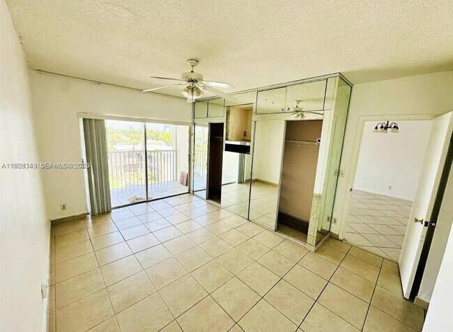 Building Photo - 330 SE 2nd St