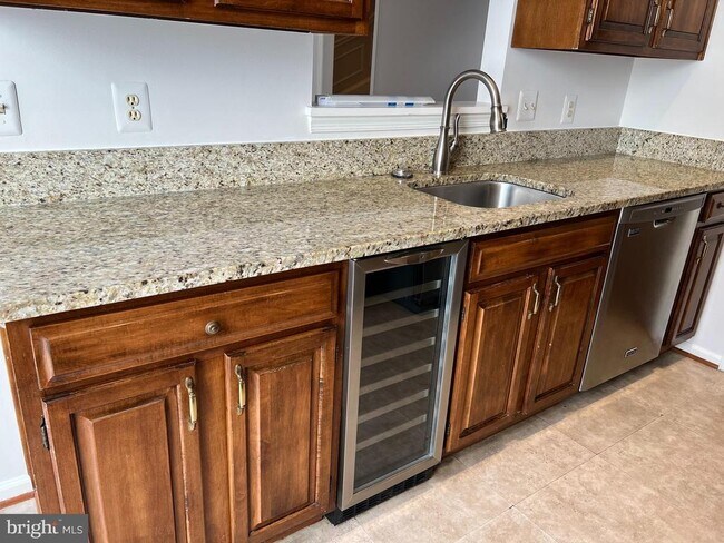 Building Photo - 5723 Brewer House Cir