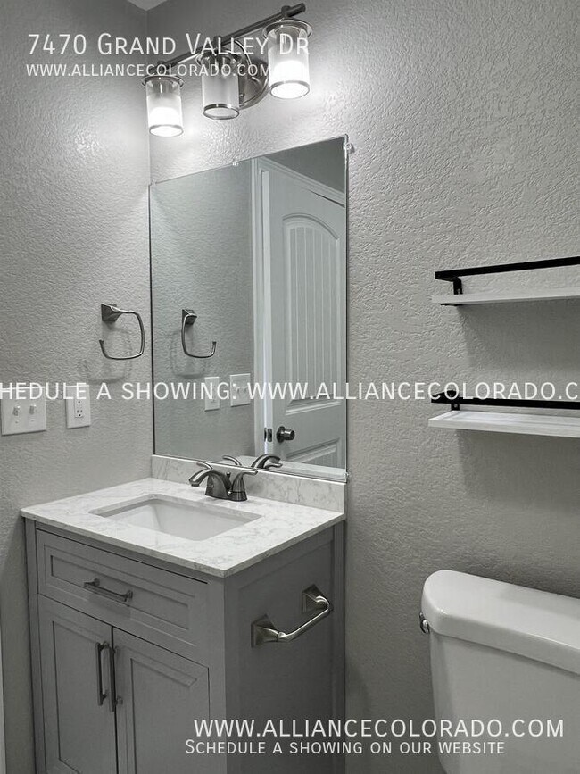Building Photo - 7470 Grand Valley Dr
