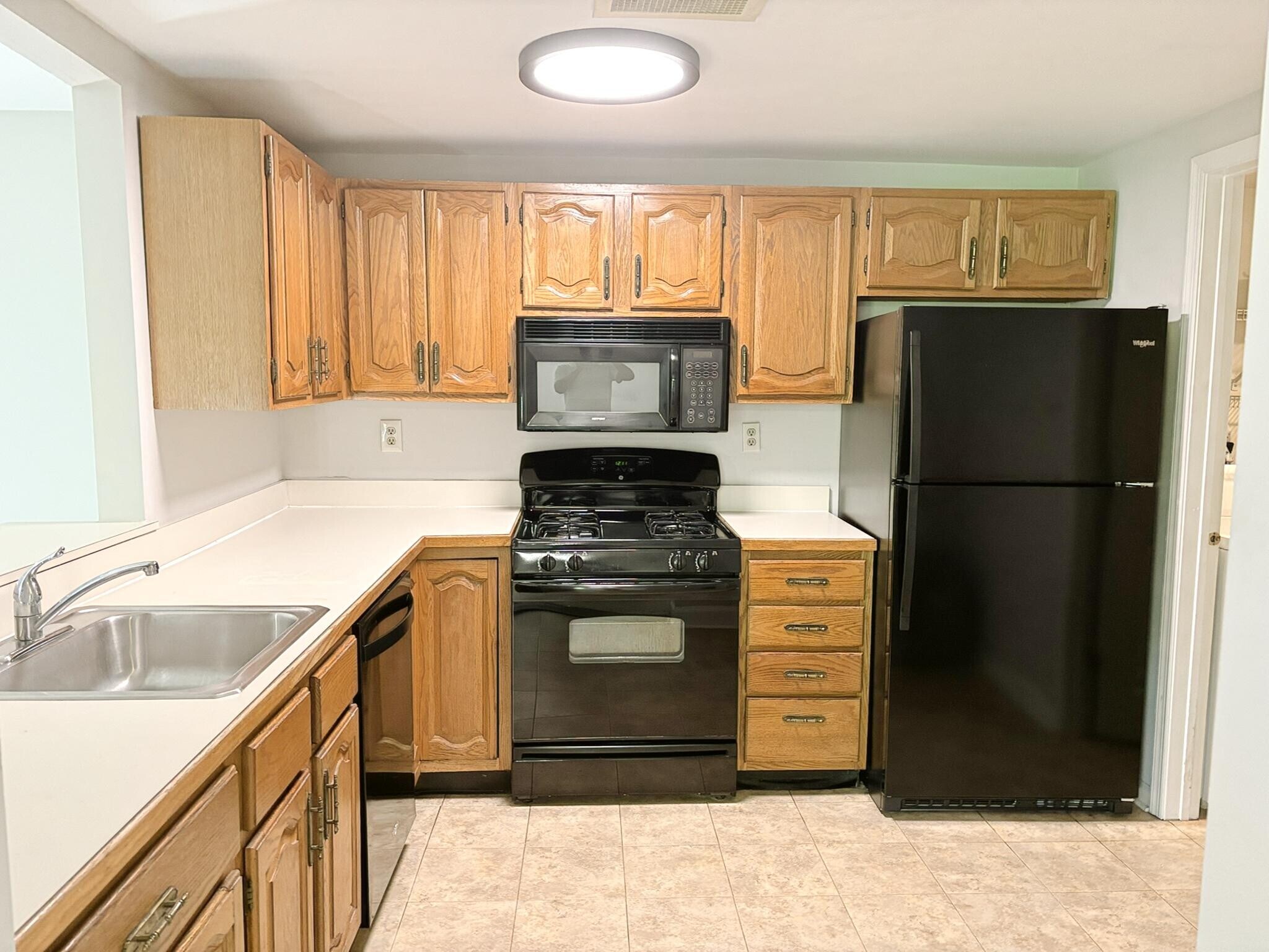Building Photo - 805 Mountainview Dr