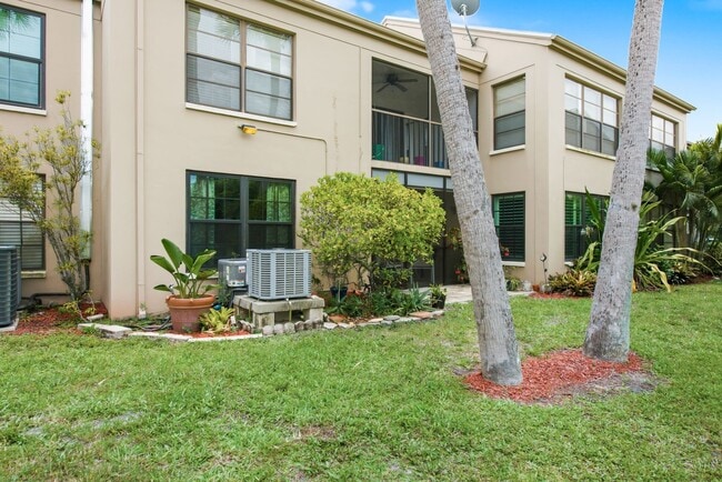 Building Photo - 2453 Egret Blvd