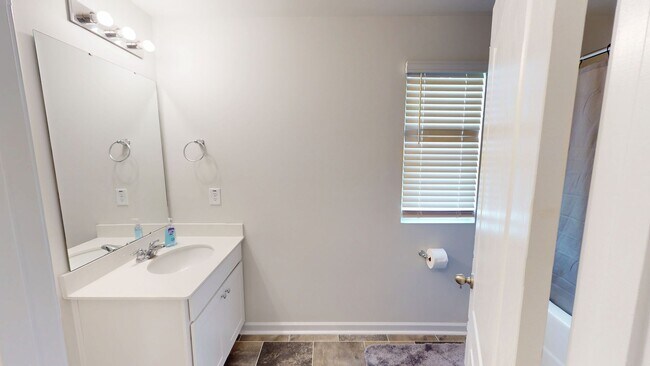Building Photo - Pet Friendly 2023 Build in Convenient Location!