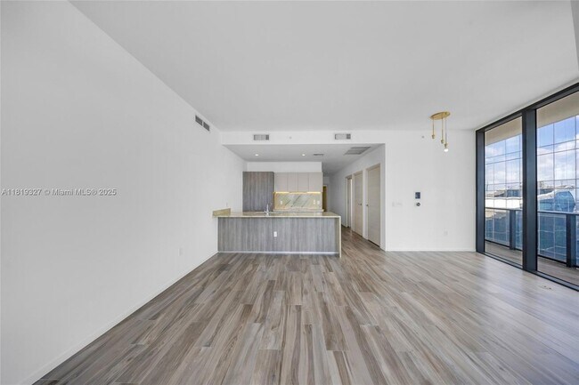 Building Photo - 801 S Miami Ave