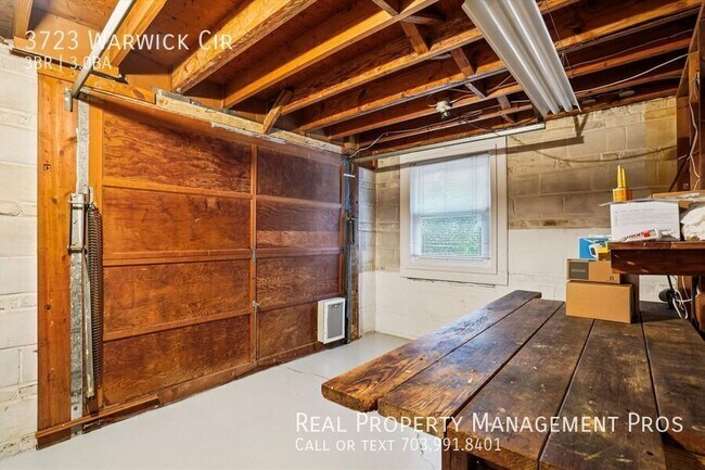 Building Photo - 3723 Warwick Cir