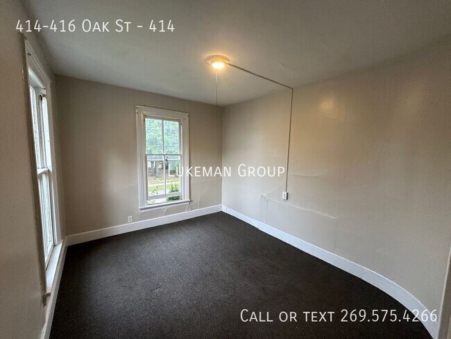 Building Photo - 414-416 Oak St-414